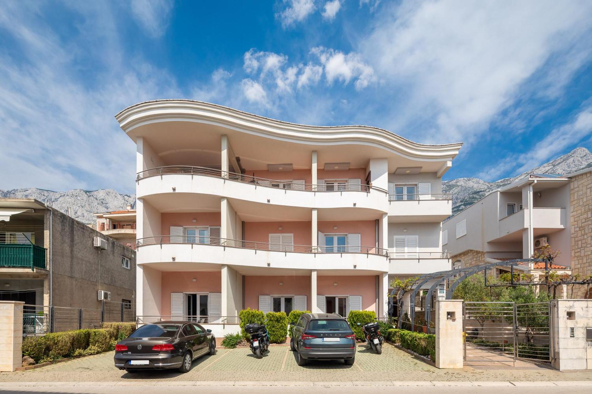 Brkic Apartments With Private Parking Makarská Exteriér fotografie